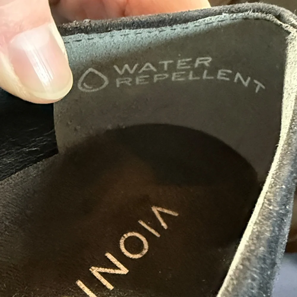 VIONIC WILLA WEDGE BLACK SUEDE  WATERPROOF WOMEN’S SIZE‎  6